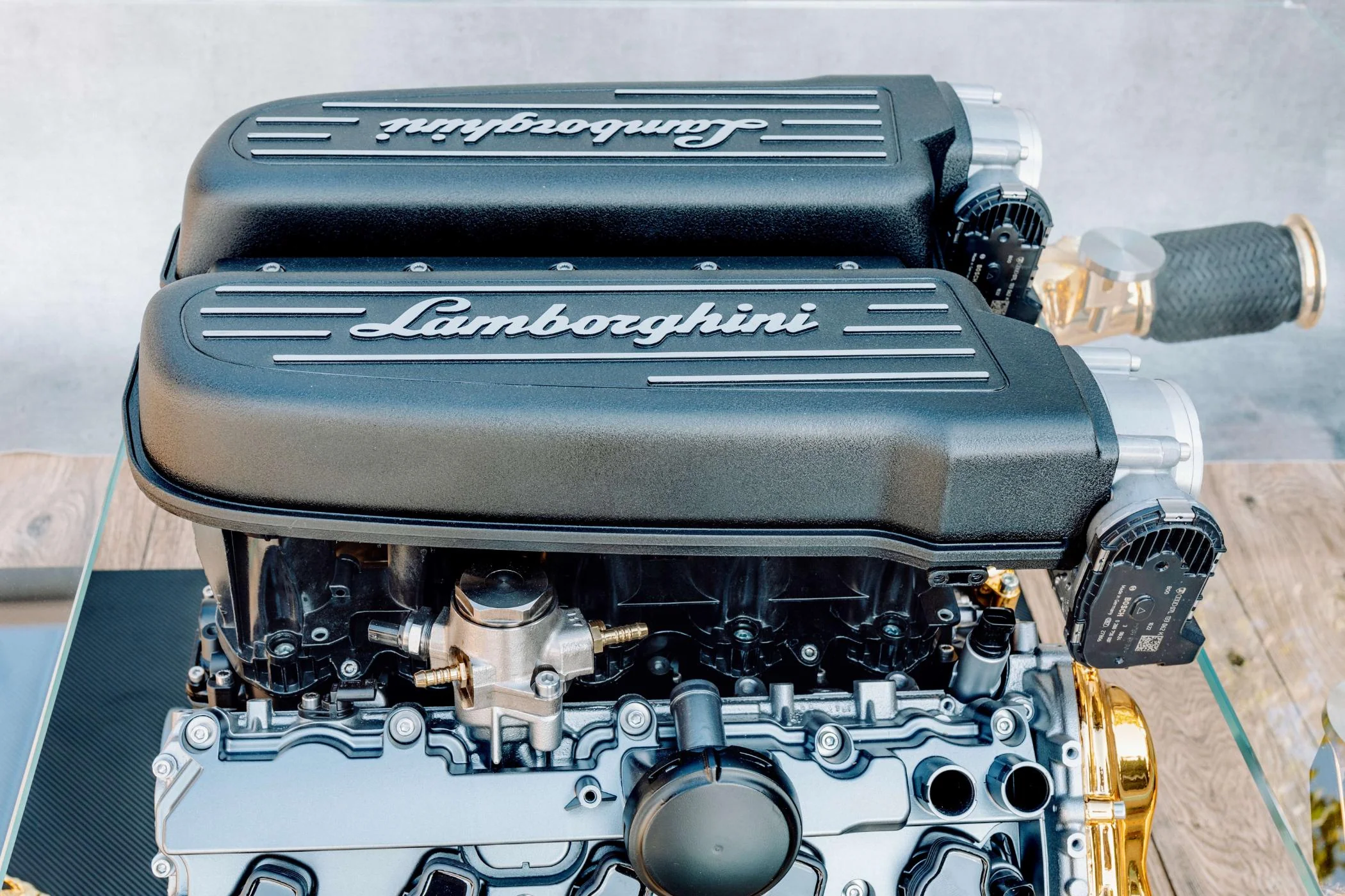 Lamborghini Huracán V10 Engine Coffee Table – Lamborghini Engine Art Table | TheArsenale - Image 3