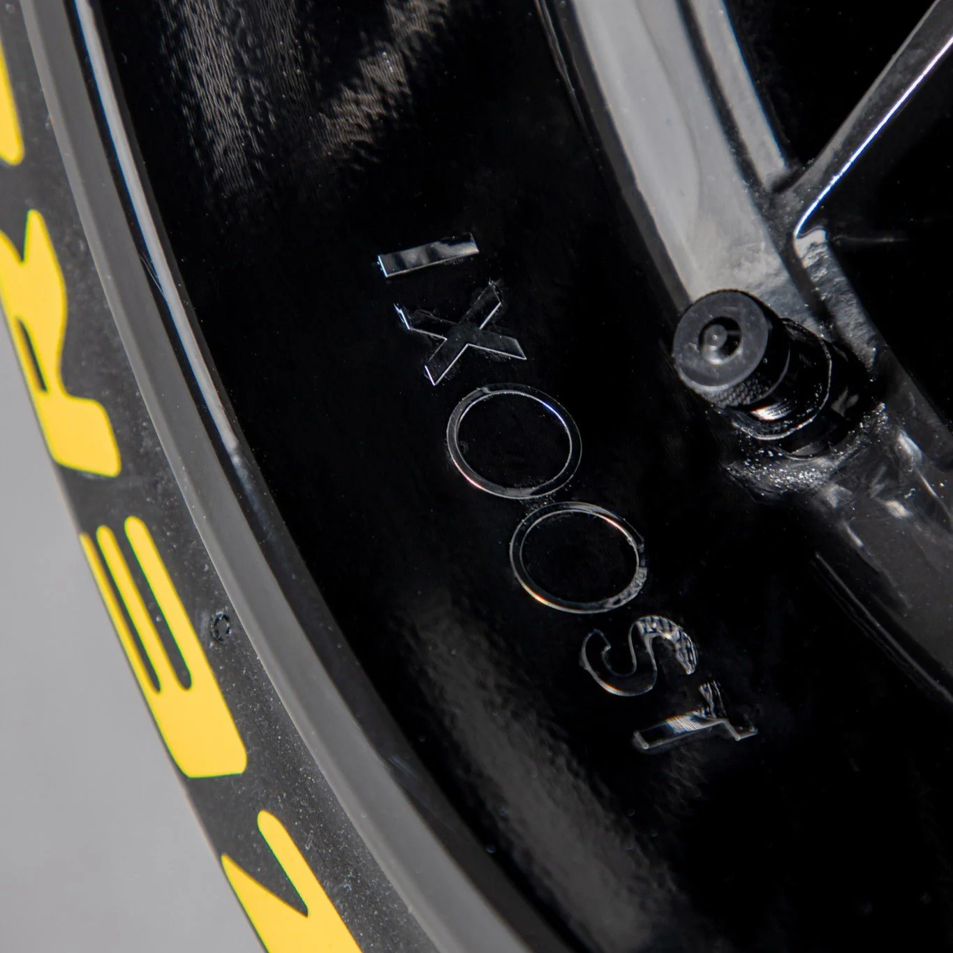 PIRELLI PZERO SOUND SOFT YELLOW BY IXOOST - Image 4