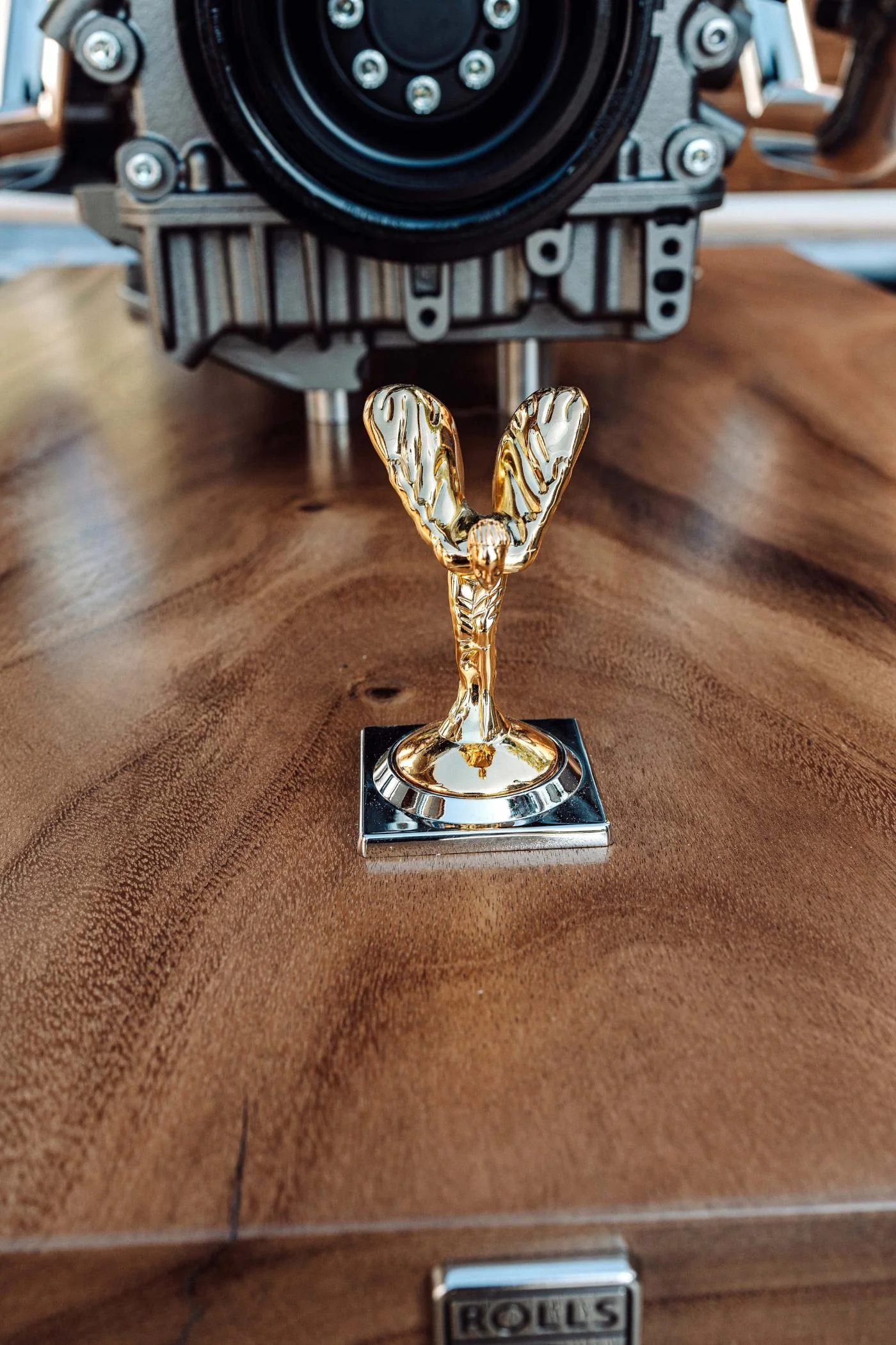 Rolls-Royce Phantom V12 Engine Coffee Table – Rolls-Royce Engine Art Table | TheArsenale - Image 6
